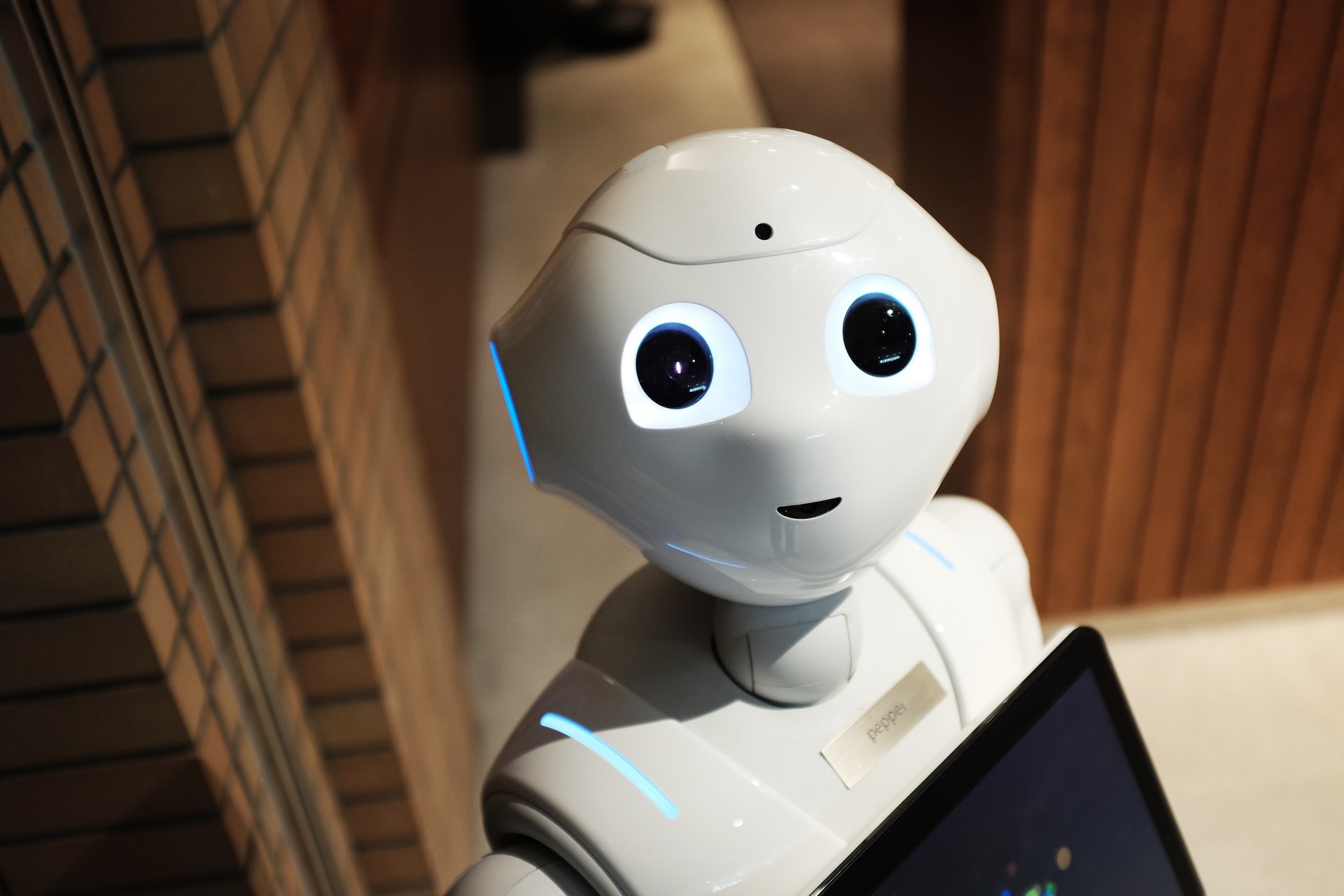 Robot d'accueil, digitalisation et IA dans le tourisme